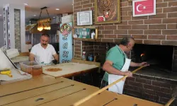 Sivaslı Esnafın Ucuz Lahmacun İnadı: Şikayetlere Aldırmıyor