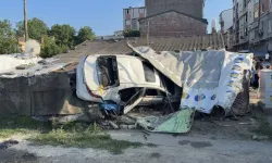 Arnavutköy'de Otomobil Müstakil Eve Daldı: 5 Yaralı Var