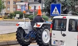 Bolu'da Yağmurdan Korunmak İsteyen Sürücü Trafik Dubası Takttı