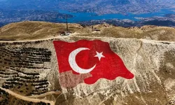 Kahramanmaraş'ta Gurur Tablosu Yeniden Parlıyor: Dev Türk Bayrağına Büyük Bakım!