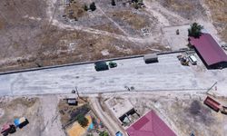 Büyükşehir, Elbistan İncecik’te Mezarlık Yolunu Kilit Parkeyle Yeniliyor