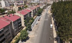 Girne Caddesi’nde Dönüşüm Sürüyor; Asfaltın Ardından Yürüyüş Yolları Yapılıyor