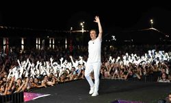 İskenderun’da Tarihi Kurtuluş Coşkusu: Çelik Konseriyle Sahil İnledi!