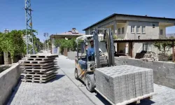 Türkoğlu Kılılı Mahallesi'nde Parke Taşı Çalışmaları Hız Kazandı