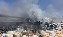 Kahramanmaraş'ta Fabrika Yangını İtfaiye Ekiplerince Söndürüldü
