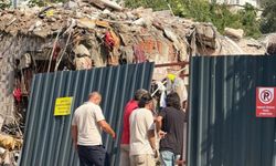 Kocaeli İzmit’te Temel Kazısı 4 Katlı Binayı Yıktı