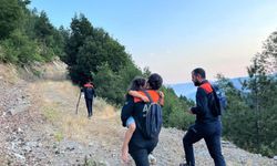Kahramanmaraş’ta araçta mahsur kalan baba ve kızı kurtarıldı