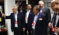 Lyon zaferi sonrası Aziz Yıldırım soyunma odasına indi: Fenerbahçe'ye prim müjdesi