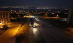 Kahramanmaraş’ta Kurtlar TOKİ’ye ulaşımı kolaylaştıracak yeni bulvar için asfalt başladı
