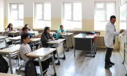 2026-2027 Döneminde Öğretmenlere Önlük Şartı Geldi Mi? MEB Kılık Kıyafet Düzenlemesi Detayları