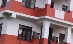 Nepal sel felaketi hükümet binasını yuttu
