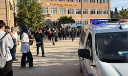 Manisa’da lise önünde silahlı saldırı: Yaralı öğrenciler var
