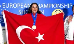 Atina’da İstiklal Marşı’mızı Dinletti! Kahramanmaraşlı Safiye Temizdemir Zirvede