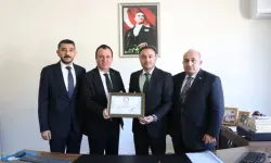 Güven tazeleyen Başkan Mustafa Buluntu mazbatasını aldı