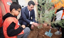 Kahramanmaraş'ta Cumhuriyet’in 103. yılı için fidanlar toprakla buluştu