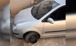 Kahramanmaraş’ta otomobil çukura düştü: Araçta hasar oluştu