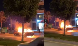 Kahramanmaraş'ta seyir halindeki otomobil bir anda alev alev yandı