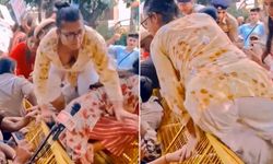 Hindistan'daki protestolarda skandal görüntü