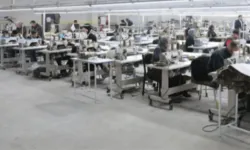 Dünya markalarına kumaş üreten dev fabrika üretimi durdurdu