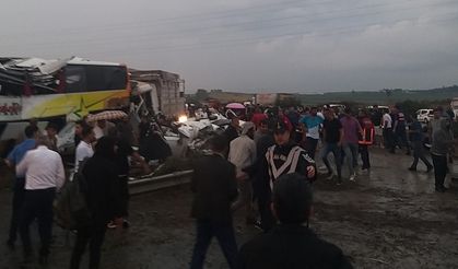 TAG Otoyolu'nda Zincirleme Kaza: 10 Can Kaybı, 40 Yaralı!