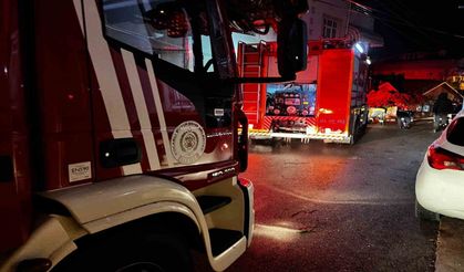 Kömür sobası bomba gibi patladı! Mahsur kalanları itfaiye kurtardı