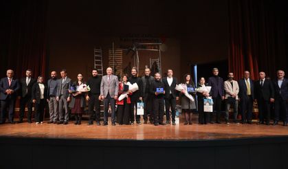 "Son 72 Saat" tiyatro gösterisiyle deprem şehitlerine saygı ve dayanışma