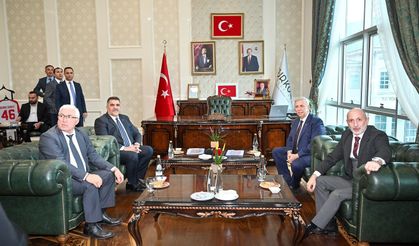 Mansur Yavaş Türkoğlu’nda Başkan Karaca’yı ziyaret etti