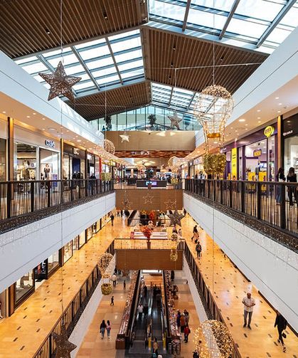 AVM'de Yeni Dönem: 18 Yaş Altına 'Veli' Şartı Başladı