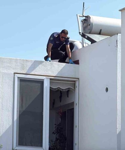 Çatıdan düşen emekli polis hayatını kaybetti