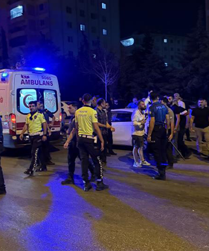 Kaza sonrası kavga çıktı: 12 kişi gözaltına alındı, yol savaş alanına döndü!
