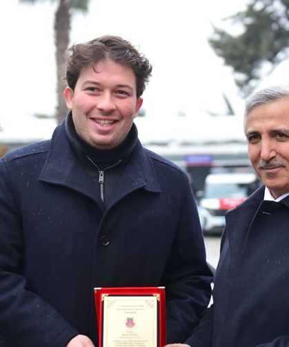 Melih Hüsnü Öksüz’e Jandarma ve Emniyete Desteklerinden Dolayı Teşekkür Plaketi