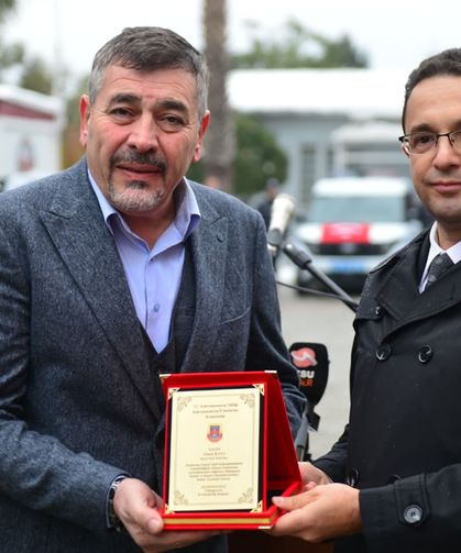 Yunus Kaya’ya Jandarma ve Emniyete Desteklerinden Dolayı Teşekkür Plaketi