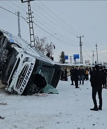 Ağrı Patnos’ta Yolcu Otobüsü Devrildi: Çok Sayıda Yaralı Var