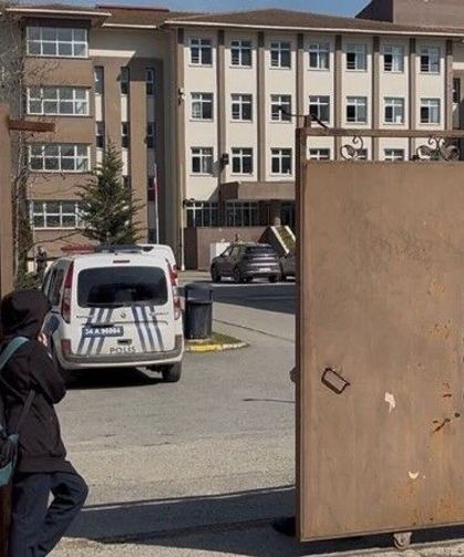 İstanbul Çekmeköy’de Okulda Kanlı Baskın: Öğretmen ve Öğrenciler Yaralandı!