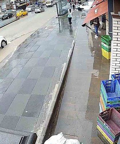 Ankara Mamak’ta Sağanak Yağış Sonrası Yol Çöktü