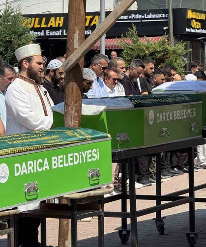 Kocaeli'de Denizde Ölen 3 Kardeş Toprağa Verildi