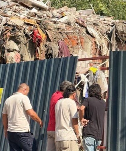 Kocaeli İzmit’te Temel Kazısı 4 Katlı Binayı Yıktı