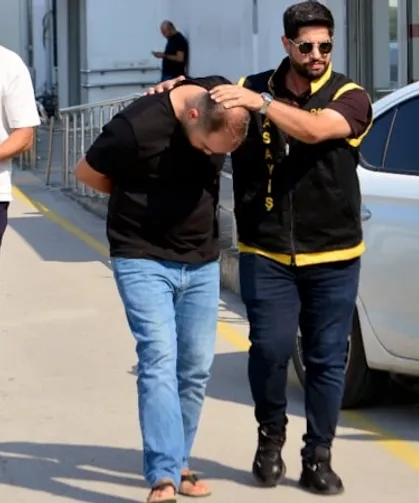 Adana’da parkta başlayan tartışma kafede bıçaklı saldırıya dönüştü
