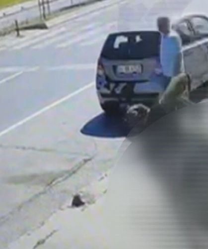 Sultangazi'de iş merkezinde çalışan genç, 3. kattan kaldırıma düştü