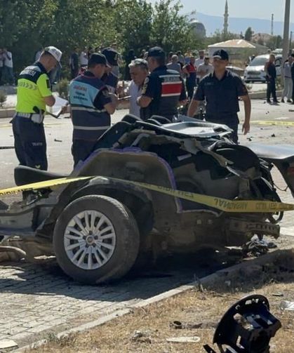 Elazığ'da iki otomobil çarpıştı: 2 ölü, 2 yaralı