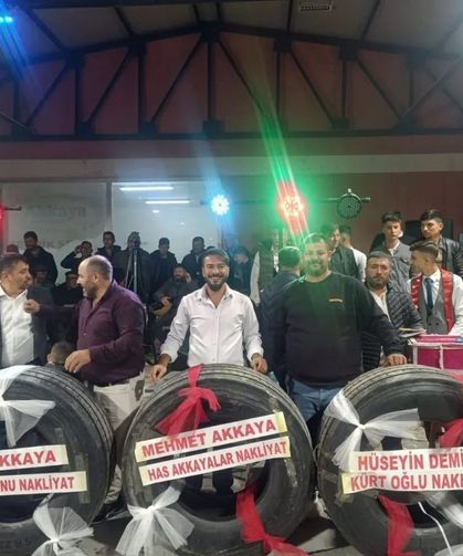 Afyon'daki Düğünde Damada Kamyon Lastiği Hediye Ettiler