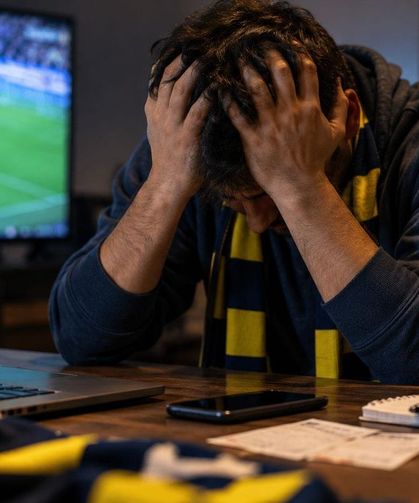 Fenerbahçe Maçına Aracını Yatırıp 90'da Kaybeden Taraftar
