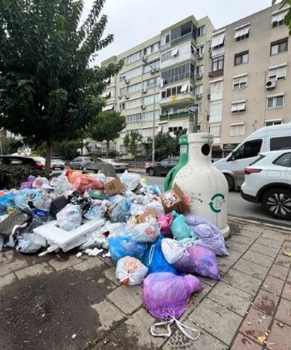 Karşıyaka’da Çöp Krizine Vatandaştan Tepki Yağıyor