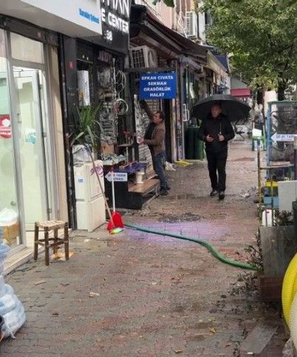 Karaköy Esnafının Yağmur Çilesi: Su Baskınına Elden Çözüm