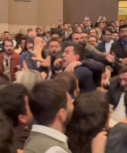İstanbul Barosu Seçimlerinde Gerginlik: Yumruklar Konuştu