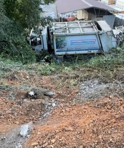 Karabük'te Çöp Kamyonu Şarampole Devrildi: 3 Yaralı
