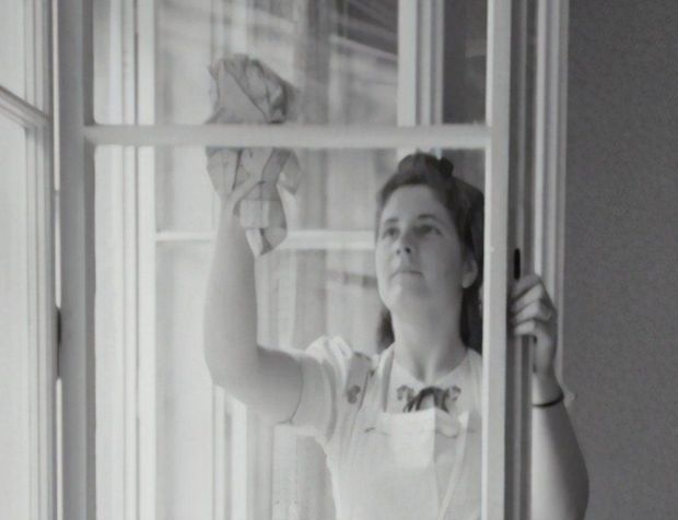 Ev sahipleri için cam temizliği ipuçları: Lekeleri yok etmenin yolu