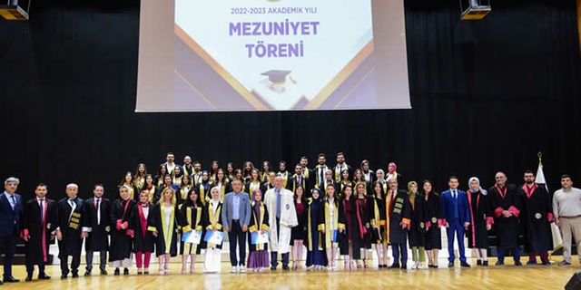 KSÜ'de tarihi an: İlk Diş Hekimliği mezunları gururla diplomalarını aldı