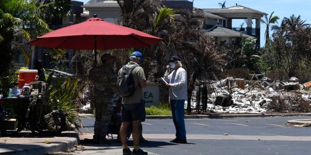 Maui Adası'ndaki Orman Yangını ve Eleştiri Sonucu Gelen İstifa: ABD Başkanı Ziyaret Ediyor