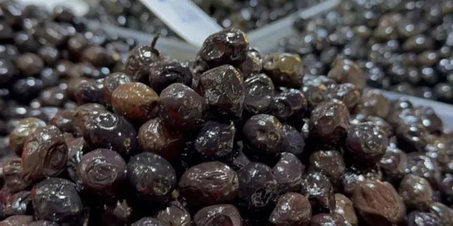 Zeytin tutkunlarına lezzetli tüyolar: Siyah zeytinin asidi nasıl alınır?